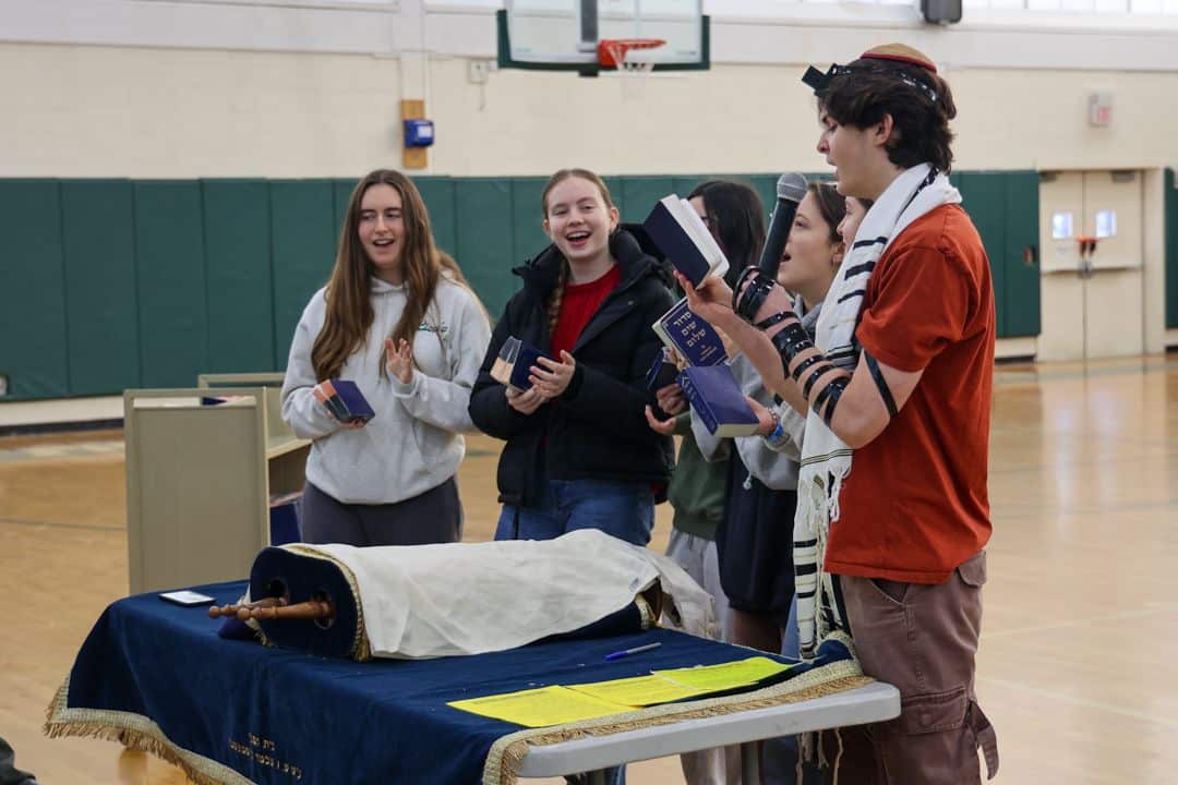 dedicated-1 Jewish students studying